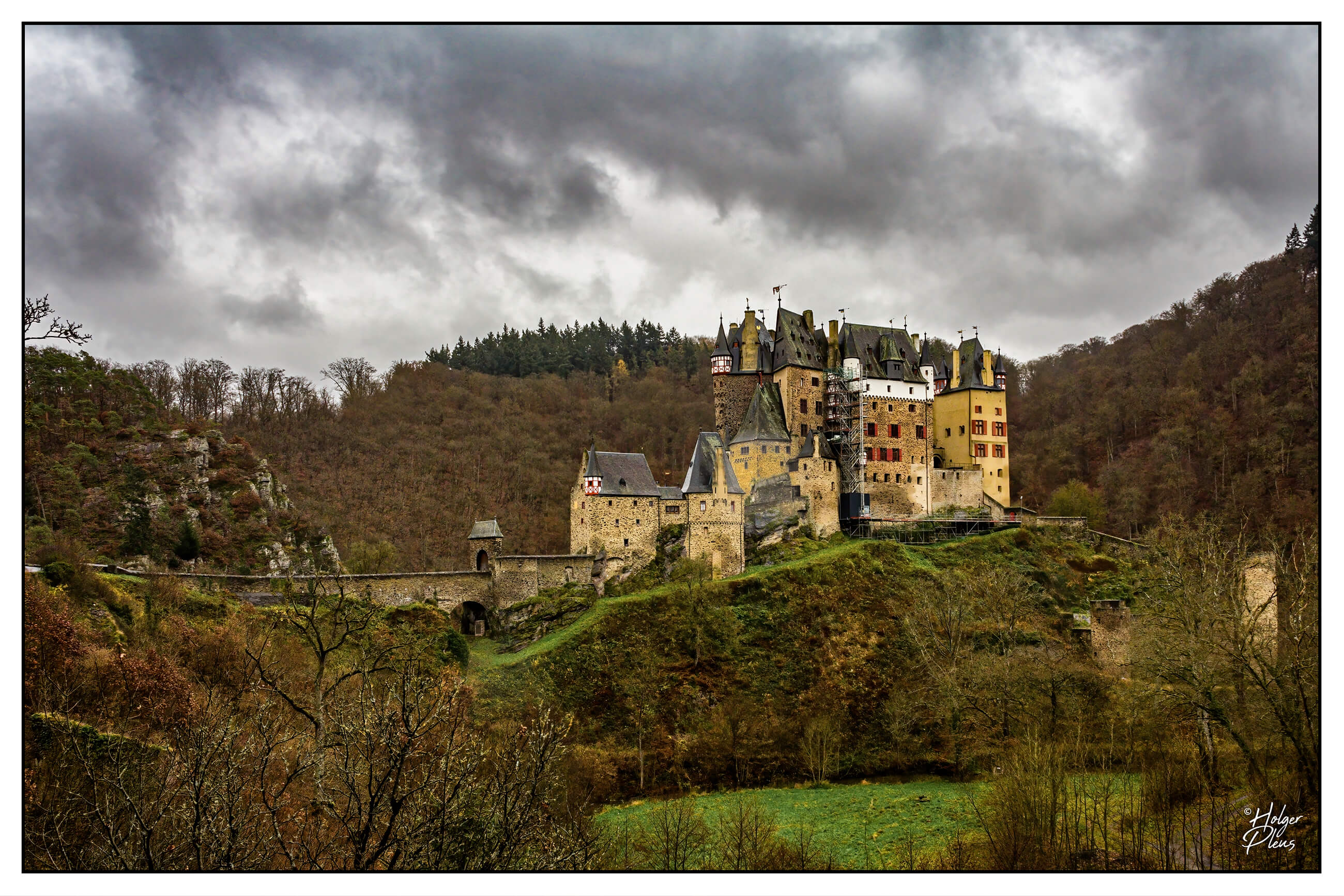 Die Burg Eltz bei regenrischem Wetter